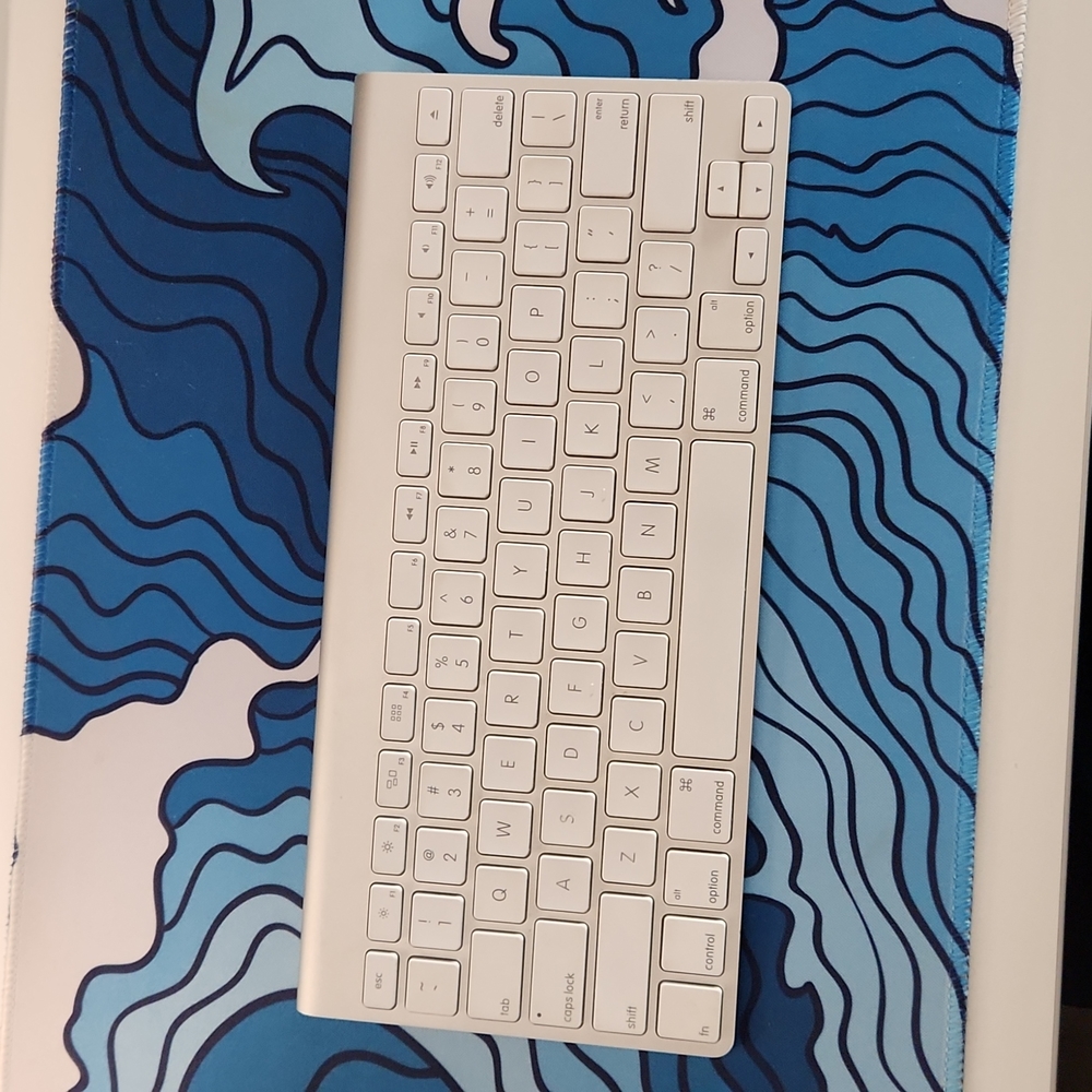 Apple wireless Bluetooth keyboard